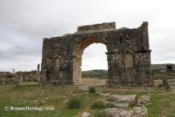 Maroc Moulay Idris Volubilis Triumfal Arch Volubilis near Meknes Marruecos