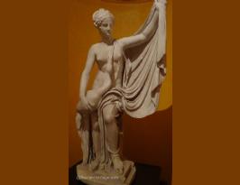 Getty Villa Malibú Roman statue of Leda and the Swan  A.D. 1 to 100 (1)
