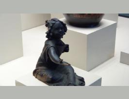 Getty Villa Malibú 207 Women and coin bank in the form of a girl Roman Bronze with copper A.D. 25 to 50  (1)