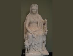 Getty Villa Malibú Roman portrait statue of a woman as Cybele circa A.D. 50 (2)