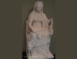 Getty Villa Malibú Roman portrait statue of a woman as Cybele circa A.D. 50 (3)
