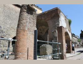 Herculaneum Ercolano Arch with four sides (4)