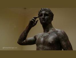 Getty Villa Malibú The Victorious  Young Greek statue 300 - 100 B.C.  (6)