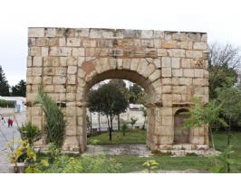 Maktar second Roman Arch off the archeological site (11) (Copiar)