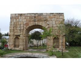 Maktar second Roman Arch off the archeological site (12) (Copiar)
