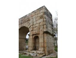 Maktar second Roman Arch off the archeological site (13) (Copiar)