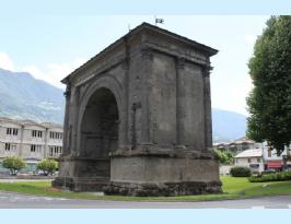 Roman Arch of Augustus Aosta  (14)