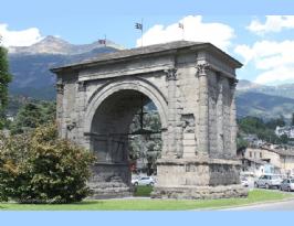Roman Arch of Augustus Aosta  (4)
