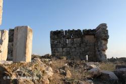 Nymphaeum by Temple junto templo Hierapolis