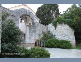 Croatia Croacia Pula Walls murallas -2-.JPG