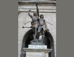 Spain_Cataluna_Lerida_Lleida_estatua_de_Indibil_y_Mandonio_Statue_-3-.JPG